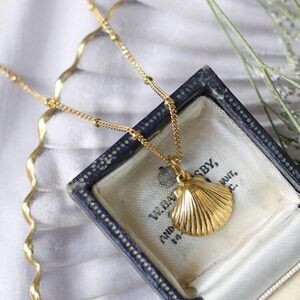 Gold Shell Pendant Necklace